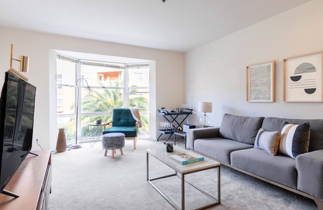 Gorgeous South Beach 2BR w/Pool, Spa, nr. AT&T Park, by Blueground