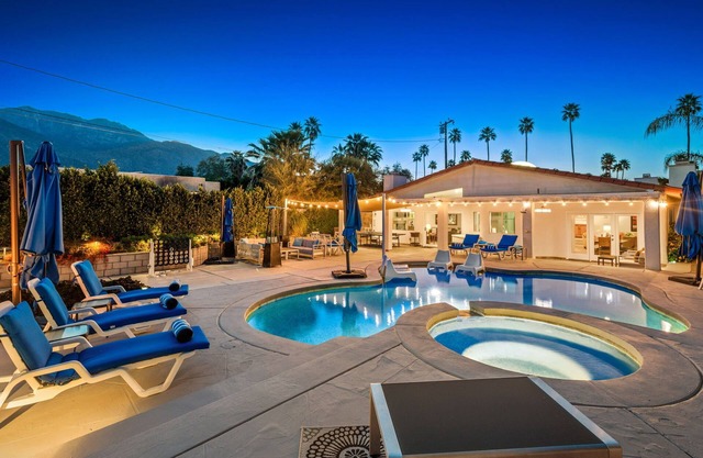 Gorgeous Spacious Villa in Palm Springs, sitting on half an acre!