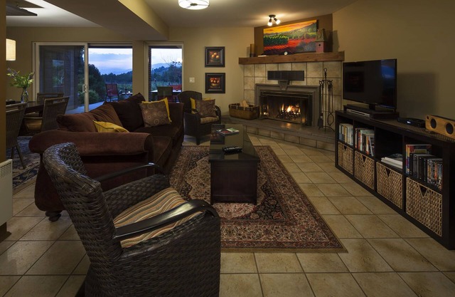 Gorgeous suite on Gjoa's Vineyard located in the heart of the Naramata Bench