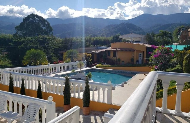 Gorgeous Vacation Home, Beautiful Mountain and Lake Views