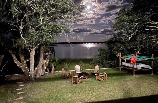 Gorgeous Waterfront w/Golf Cart! 4 bds, 3.5 ba! Sleeps 12