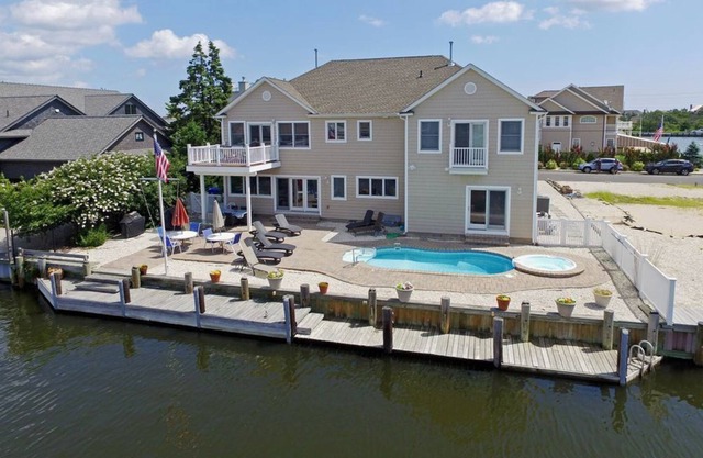 Gorgeous Waterfront House with Pool and Spa