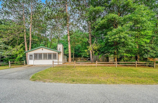 Goshorn Lake's Endless Summer | Cottage in Saugatuck w/pool access