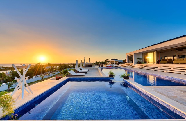 Grande Azur - Luxury Ocean View Villa by The Beach