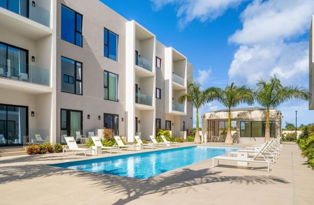 Grace Bay Ocean Views, Walk to Shops! Z-B304