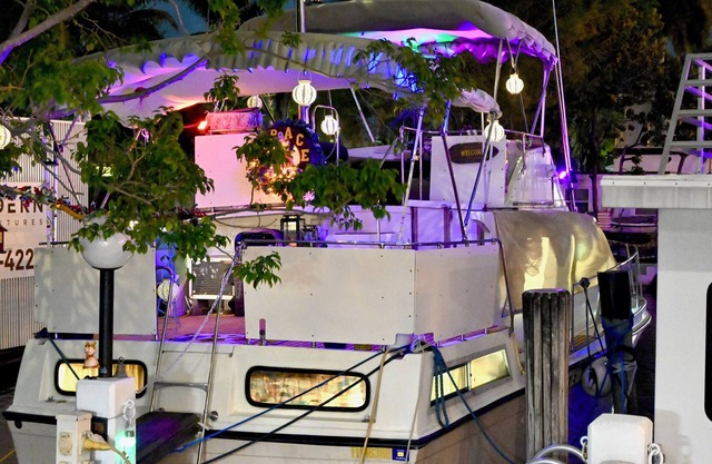 Graceland Boathouse on Las Olas, walk to Beach & Downtown