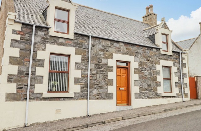 GRACEMOUNT, family friendly, country holiday cottage in Portknockie