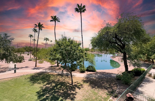 Grand 2nd Floor Condo, Heated Comm Pool, Golf Views!