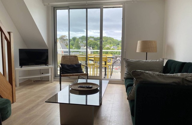 Grand Appartement Duplex Rénové Avec Goût à 100 m de la Plage Avec 2 Chambres Pour 4 Personnes
