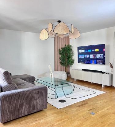 Grand Appartement ultra moderne Plein Centre, plage à pieds, avec parking