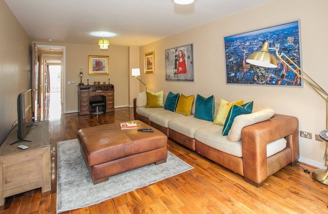 Grand Canal Quay - Fantastic Duplex 3 Bed/2 Bath Apartment - sleeps 7