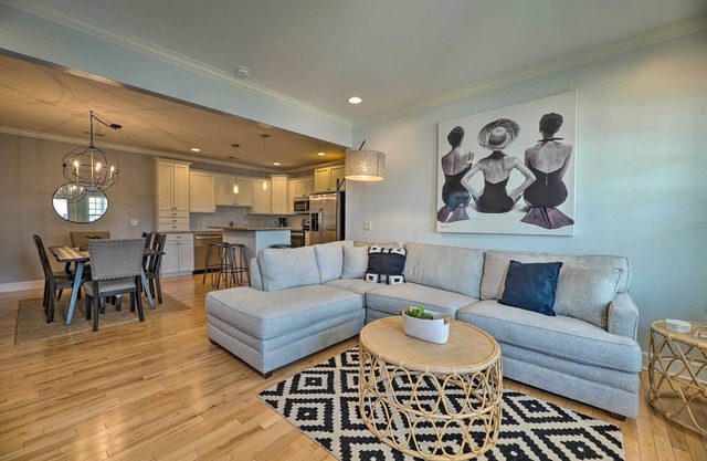 Grand Haven Condo: Walk to Lake + Pool Access!