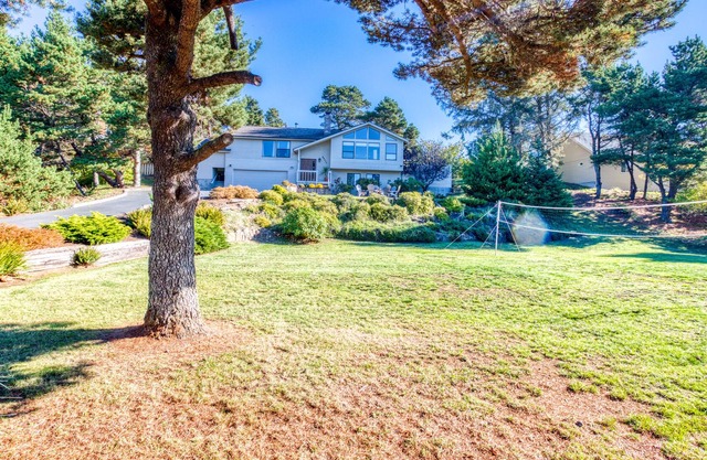 Grand Home Near the Beach w/ a Private Hot Tub, Free WiFi, & a Firepit