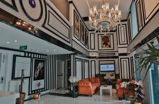 Grand Lark Otel