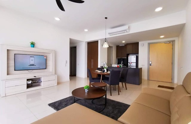 Grand Medini Suites5 (6pax) Wi-Fi @ JB City Home