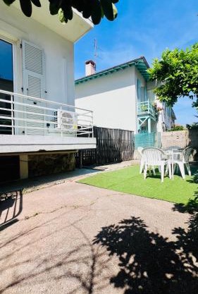 Grand studio dans villa - Emplacement unique - Proche mer - Clim - Grande Terrasse