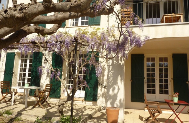Grand T2 Rez de Jardin Dans Villa Marseille à la Campagne et au Calme