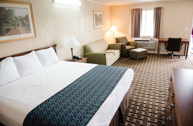 Grand View Plaza Inn & Suites