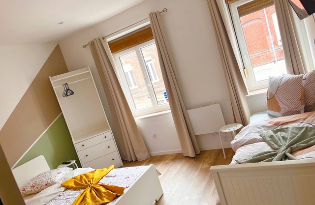 Grande Maison Avec Court -proche Lille - a Cote mc Arthur Glen- Magasin Usine