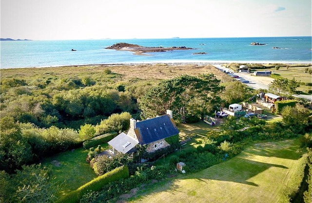 Grande Maison, les pieds dans l'eau, Vacances Bord de Mer (50m de la plage).