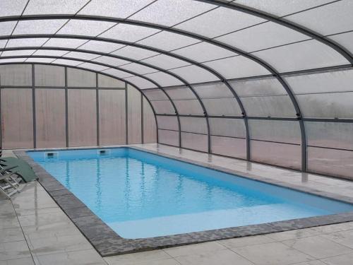 Grande maison rénovée avec piscine chauffée, salle de jeux, pour 14 pers. à Sail-les-Bains - FR-1-496-301