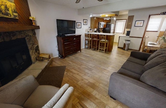 Grandview 4 - In Town - Beautifully Furnished - Free WiFi - Cable - Washer/Dryer