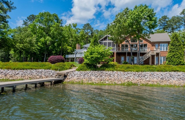 Grandview Lodge | Magnificent Main Lake Views | 3 Night Min