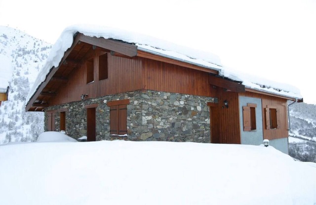 Grange Bernard 2 - Lovely apartment in chalet with spectacular mountain views.