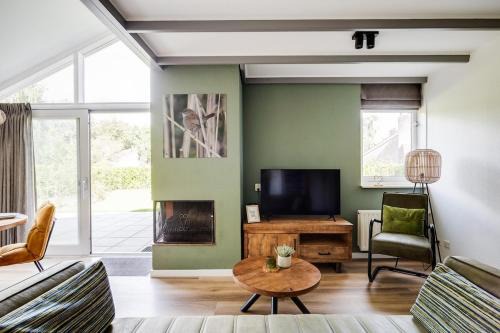 Grasmus I Kalme Woning met Openhaard en Tuin
