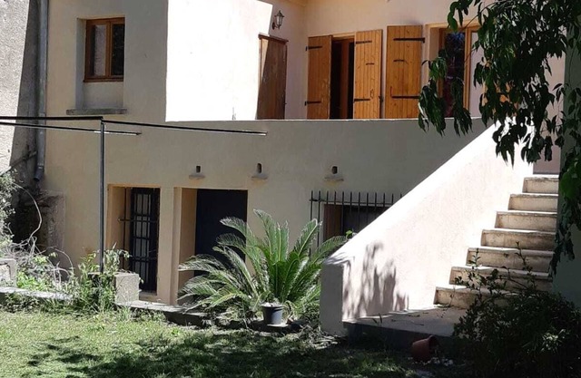 Great Catalan house comfortable, WIFI, with large private garden