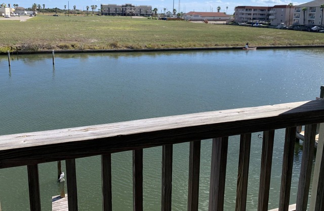 Great Condo on a Canal with a Boat slip! Come Enjoy the Great Fall Weather!