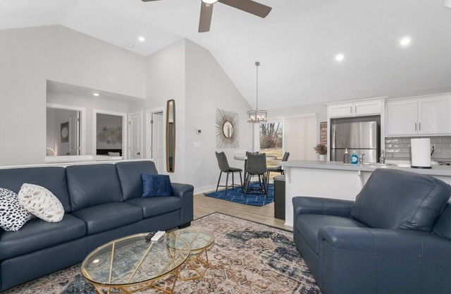 Great home with King Beds/Wifi/Safe