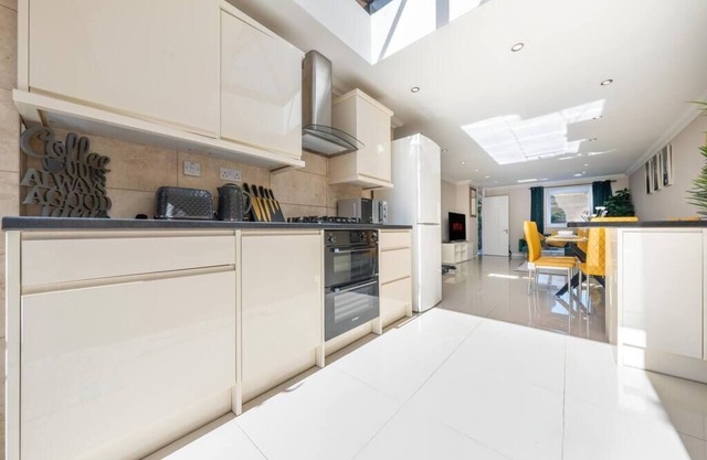 Great Location Cheerful Private House & Garden