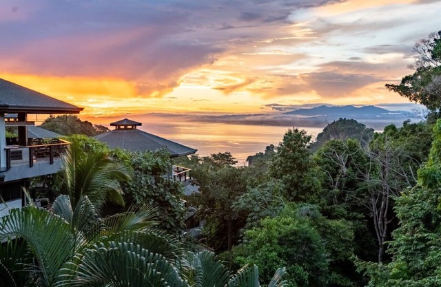 Great Ocean view, Tulemar beach access, 3 bedrooms, sleeps 10. Resort Amenities