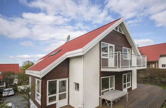 Great villa in the center of Reykjavik on the most beautiful valley of the town