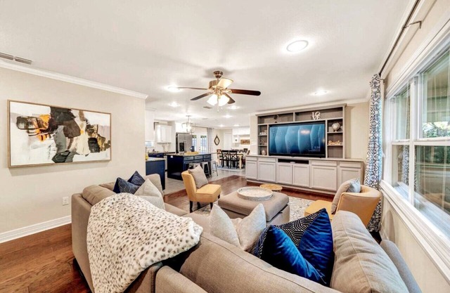 Green Acres District, Sleeps 8, King/Queen
