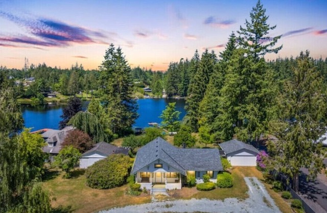 Green Gables Lakehouse w/ private dock & lake access