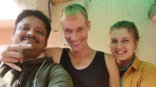 Green Homestay Kolkata - Attach Bath - Paid common Kitchen
