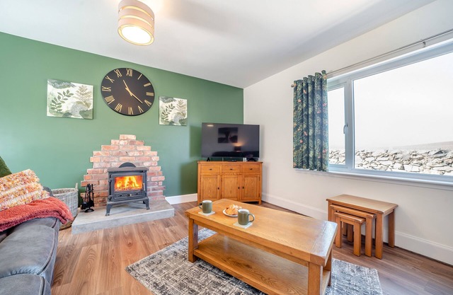 Greenburn - Three Bedroom House, Sleeps 6