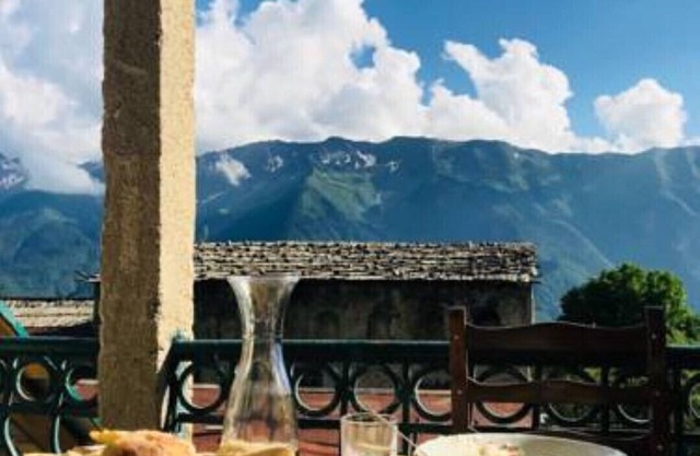 GregHouse with Amazing Mountain Views