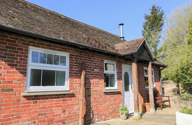 GRIST MILL COTTAGE, pet friendly, with open fire in Fontmell Magna