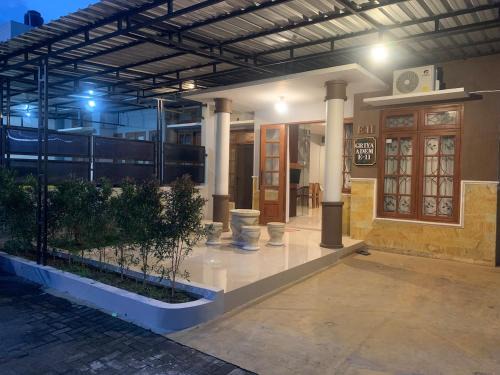 Griya Adem Royal Mansion