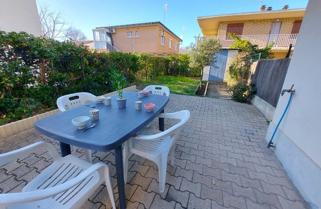 Ground Floor Apartment - Terrace, Garden, Parking - Sleeps 4