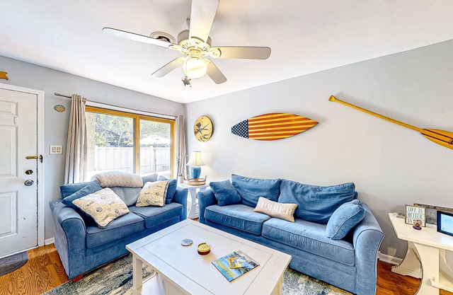 Ground-floor condo with pool & fenced patio - 4 blocks to the beach