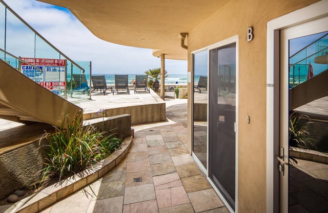 Ground Floor, Ocean Front Beach Condo With Hot Tub
