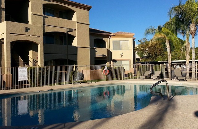 Ground floor, Pool, Spa & Fitness Room - 1Bd/1Ba condo. Covered parking spot