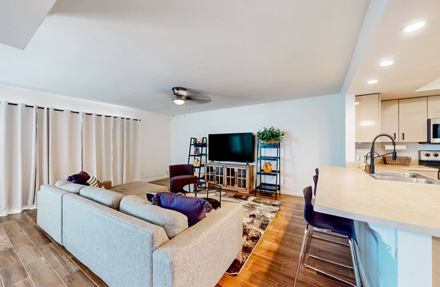 Ground-floor townhome with private yard/patio & on-site pools - dog-friendly