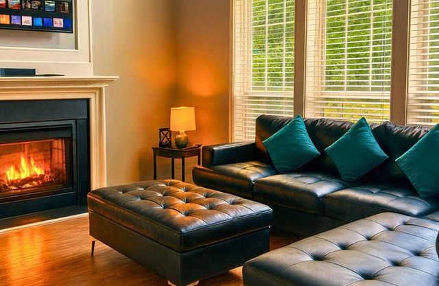 Group Friendly Fam Fun: 5Bed, 2 levels, Pool Table, FirePit, BBQ Grill, SwingSet