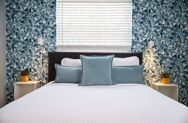 GROVE27-4 | tranquility near chic neighborhood