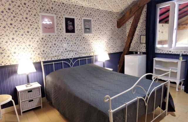 Guest Rooms 'Le Pré Fleuri 5' with Shared Pool, Communal Terrace and Wi-Fi